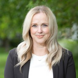 Marianne Stirling